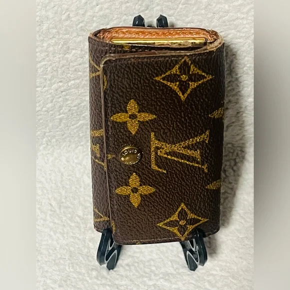 Louis Vuitton 4 Ring Key Holder - Picture 6 of 12